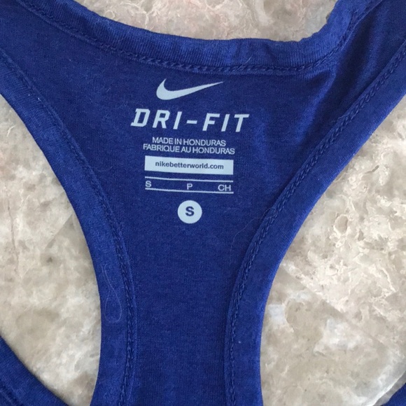 Nike exercise top, small - Picture 2 of 3